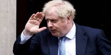 Boris Johnson strengthens his anti-EU bloc by adding another country