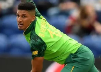 Beuran Hendricks bowling