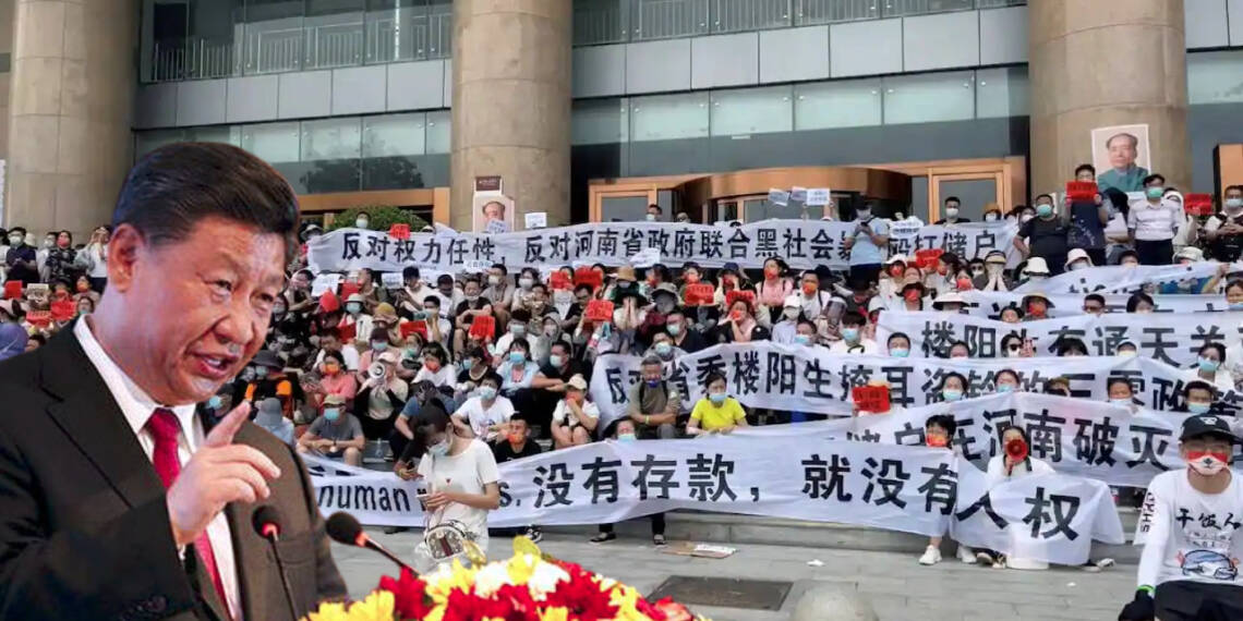 “Henan banks, return my savings!”. Even covered in bruises, this cry of protest looms over rural China
