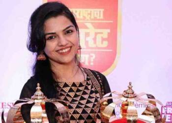 Aarya Ambekar at award show