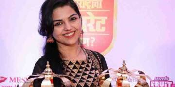 Aarya Ambekar at award show