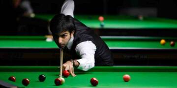 Pankaj Advani playing snooker