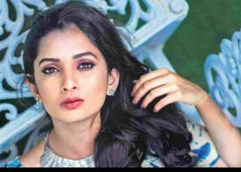 Sonal Monteiro at award show