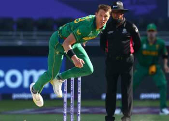 Dwaine Pretorius bowling for Africa