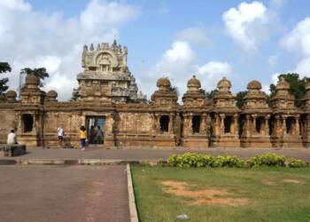 Kanchi Kailasanathar Temple garden