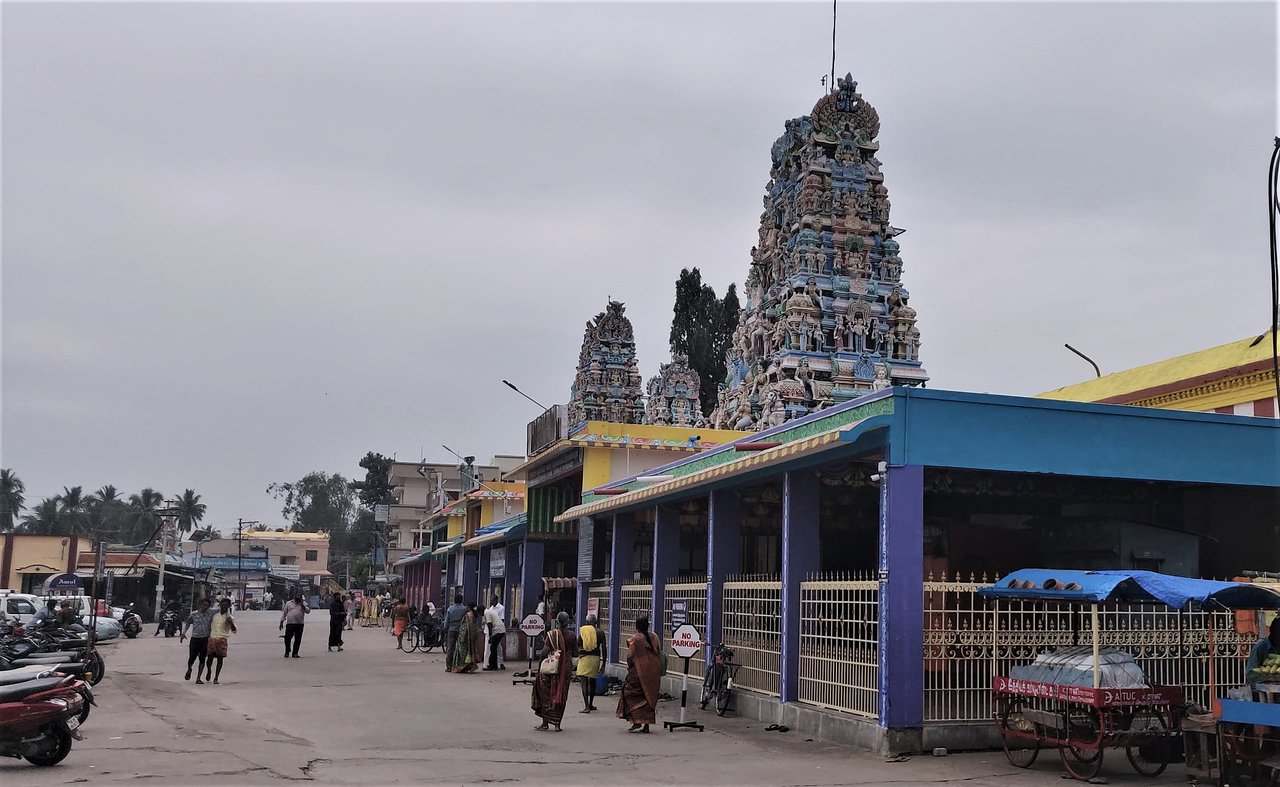 Kodumudi Temple exterior 