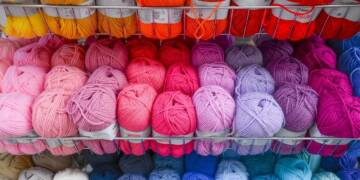 Explain the process of making yarn from fibre