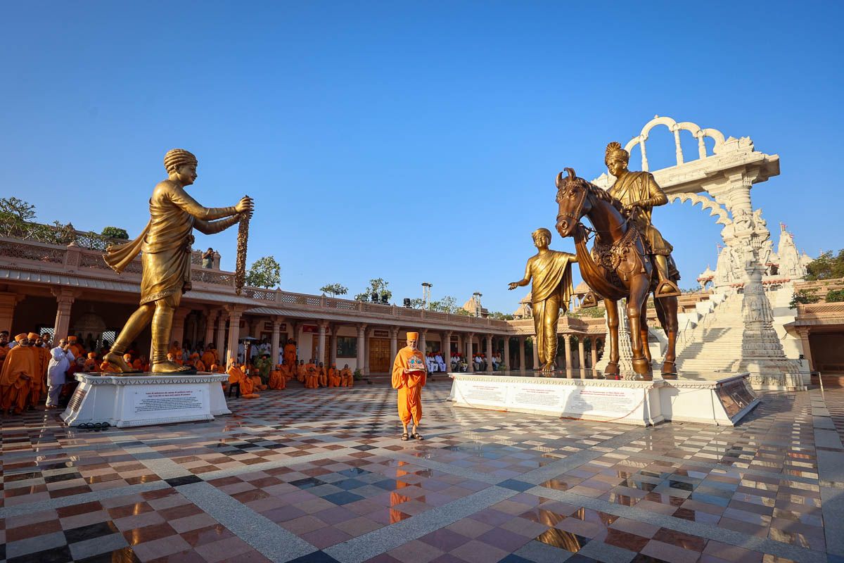 Gadhada Swaminarayan Mandir puja 