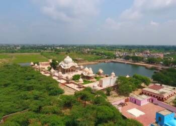Govardhan Mandir Vrindavan Building