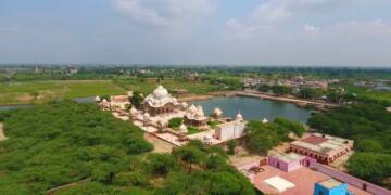 Govardhan Mandir Vrindavan Building