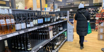 No more cold drinks: Most of Quebec’s liquor stores are getting rid of their fridges
