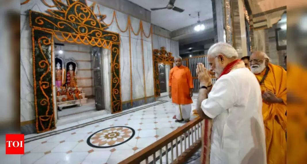 Modi ji at Tulsi Manas Mandir