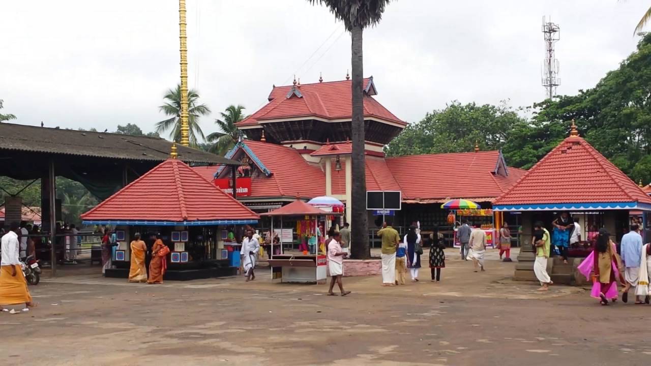 Chakkulathukavu Devi Temple campus 