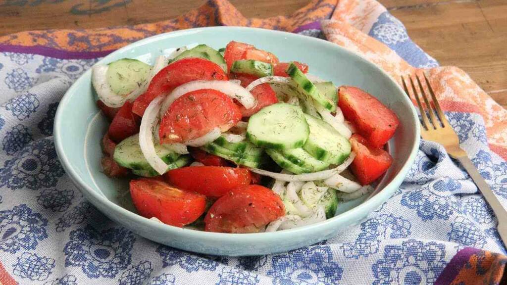 Health Benefits of Tomato Cucumber Salad