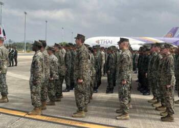Military personnel stand during Cobra Gold's opening ceremony Feb. 27 at U-Tapao Royal Thai Navy Airfield in Thailand Rayong province. (Photo by Kosuke Inoue)