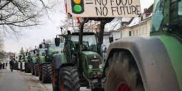UK Farmers Rally with European Agitation