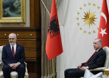 Albanian PM Edi Rama (L) and Turkey President Recep Tayyip Erdogan (R) meet in Ankara. Photo: Turkish Presidency