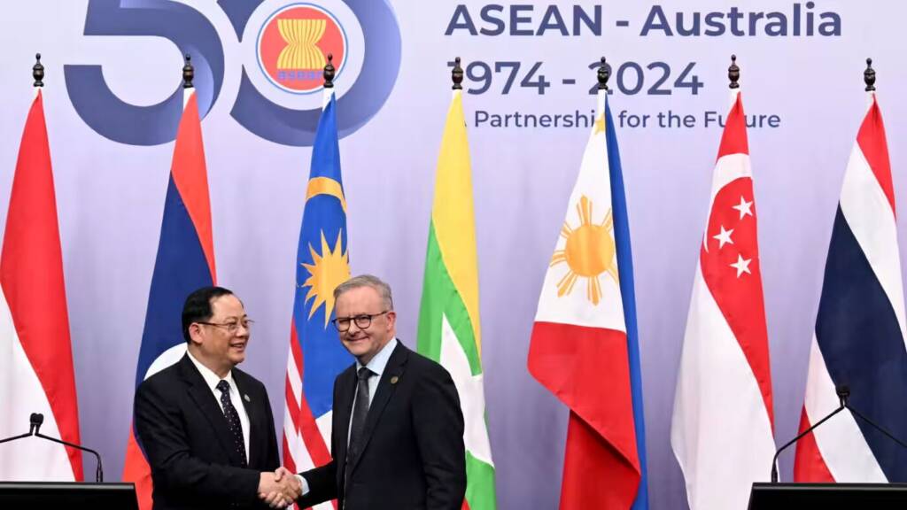 Australian Prime Minister Anthony Albanese shakes hands with Laotian Prime Minister Sonexay Siphandone during a joint media statement at the ASEAN-Australia Special Summit in Melbourne on March 6. © Reuters