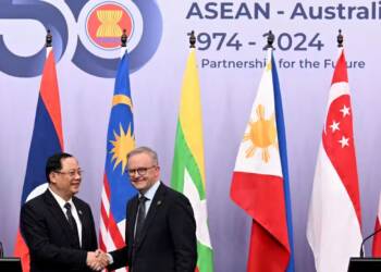 Australian Prime Minister Anthony Albanese shakes hands with Laotian Prime Minister Sonexay Siphandone during a joint media statement at the ASEAN-Australia Special Summit in Melbourne on March 6. © Reuters