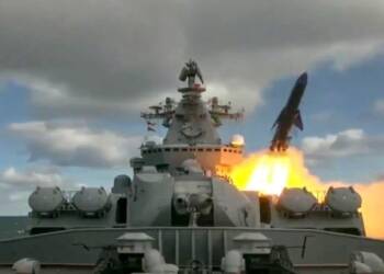 Russian missile cruiser Varyag launches an anti-ship cruise missile P-1000 Vulkan during an exercise © Russia Defence Ministry via Sputnik