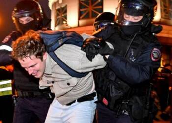Ukraine’s DRAFT POLICE DRAFTS the Most Unconventional VICTIM