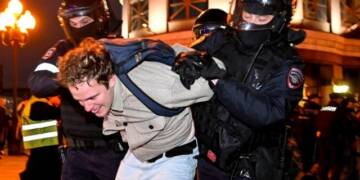 Ukraine’s DRAFT POLICE DRAFTS the Most Unconventional VICTIM