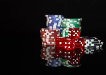 The Pros and Cons of Using Mobile Casino Gaming Apps