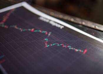 Hedge Fund vs Prop Firm: How Do They Make Money