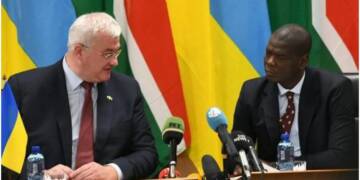 RT mic scares the hell out of Ukrainian foreign minister