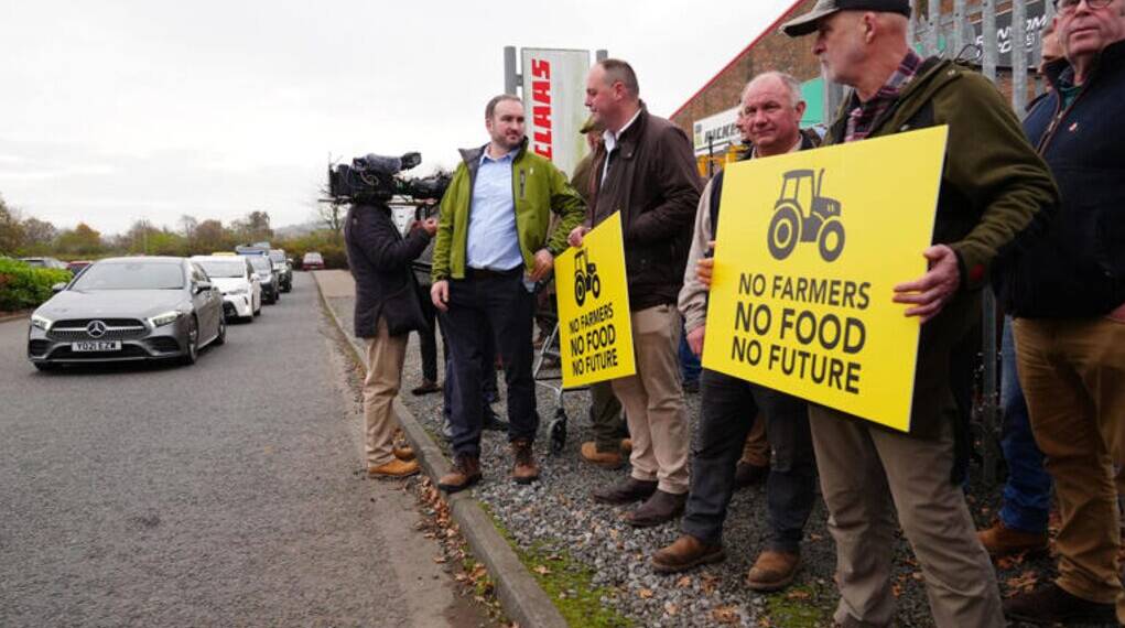 Thousands of farmers storm London to oppose PM Keir Starmer’s “tractor tax”