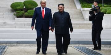 Trump looking to rekindle Kim Jong Un bromance