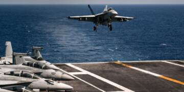 US's F/A-18E Super Hornet Lost at Sea in Houthi Missile Attack