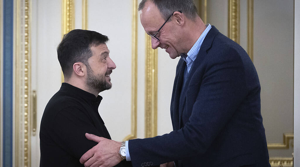 Russian envoy threatened by Germany, to be expelled for visiting world war memorials