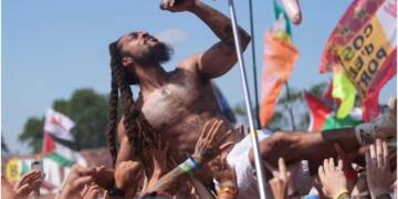 Global Backlash Erupts Over Glastonbury’s ‘Death to IDF’ Chant (Picture Credit: Le Monde)