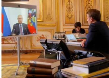 Macron Dials Putin in Surprise Diplomatic Overture, Rattling the Western Bloc