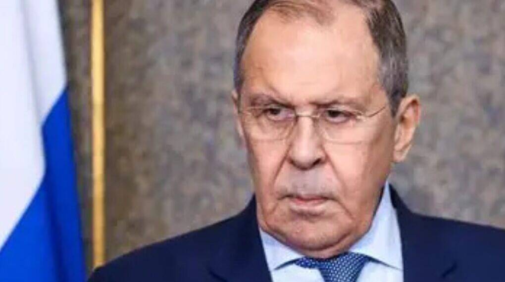 Lavrov Slams Zelenskyy’s “Showmanship,” Says Putin Meeting Possible