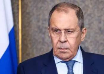 Lavrov Slams Zelenskyy’s “Showmanship,” Says Putin Meeting Possible