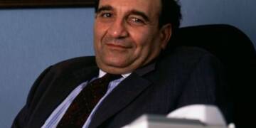 Jewish Israeli Intelligence Officer Ari Ben Menashe claims Israel PM Netanyahu is blackmailing President Trump