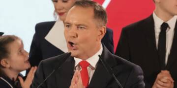 Poland calls for a NATO-backed no-fly zone over Ukraine to counter Russian drone attacks, while President Nawrocki seeks nuclear access via France. Shift in Poland's Strategic Aspirations amid growing European Tension?