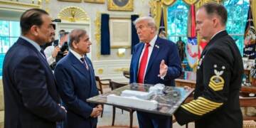 Pakistan proposes USA to take charge of a port on its coastline, is Islamabad betraying China’s Belt road project and helping the West encircle and attack Iran?