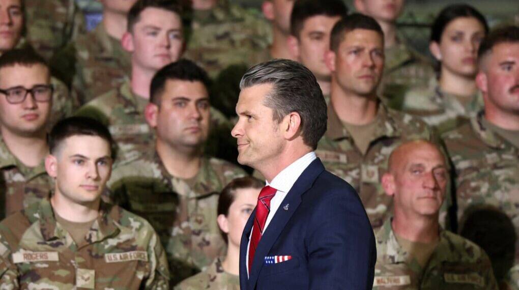 “Admiral Resigns as Trump Greenlights CIA Ops in Venezuela | Hidden Coup Unfolding?”