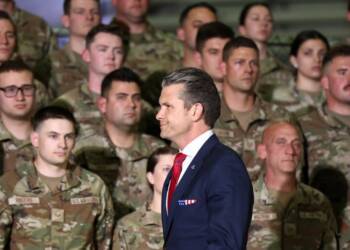 “Admiral Resigns as Trump Greenlights CIA Ops in Venezuela | Hidden Coup Unfolding?”