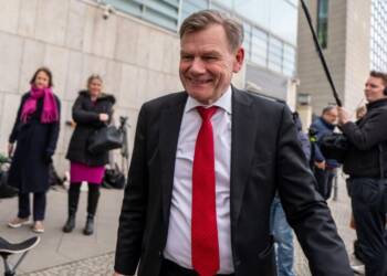 Germany’s Foreign Minister Johann Wadephul cancels his planned visit to China after reports that no senior Chinese officials were willing to meet him, exposing deepening diplomatic tensions between Berlin and Beijing amid shifting global alliances and economic rivalries.