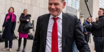 Germany’s Foreign Minister Johann Wadephul cancels his planned visit to China after reports that no senior Chinese officials were willing to meet him, exposing deepening diplomatic tensions between Berlin and Beijing amid shifting global alliances and economic rivalries.