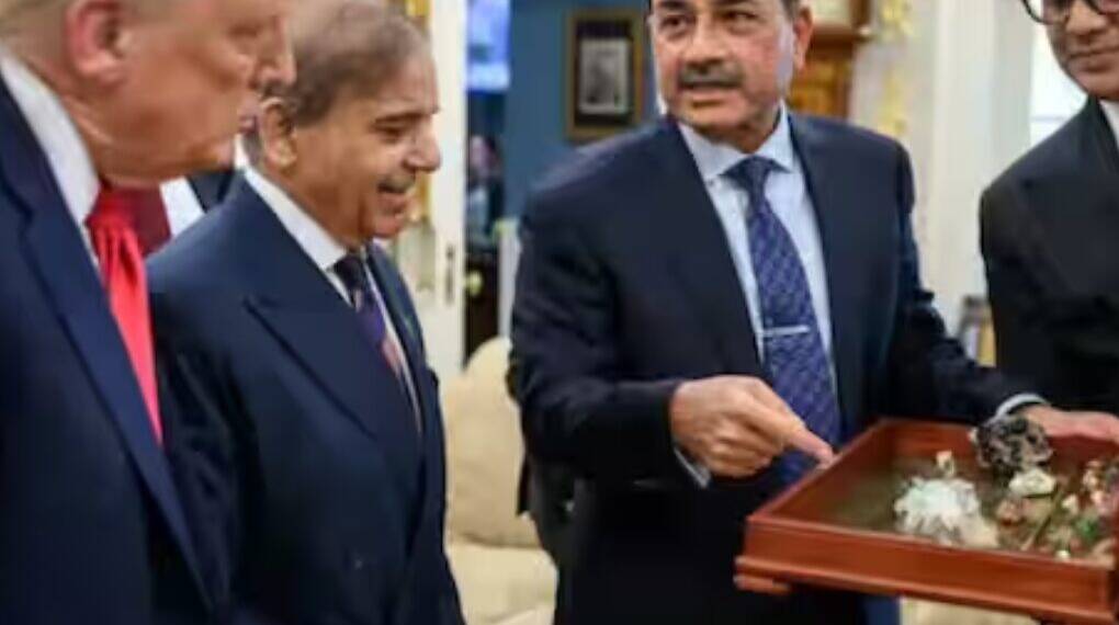 US Bombed Iraq for ‘Democracy’—But West Silent as Pakistan Hands Absolute Power to Army Chief Asim Munir