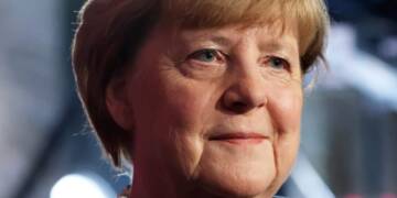 Merkel Criticizes EU for Underusing Diplomacy with Russia as Debate Over Ukraine Peace Talks Intensifies