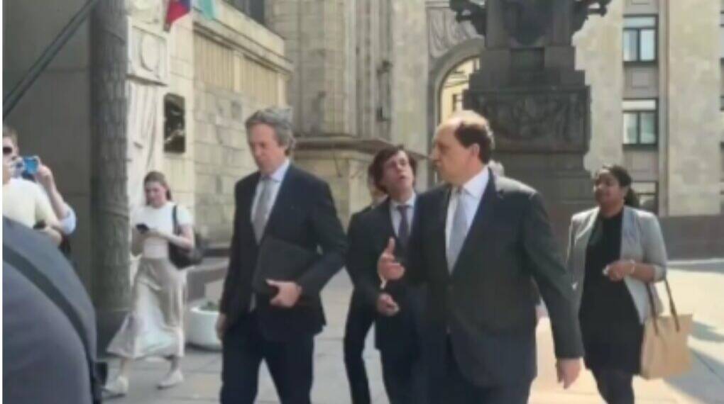 E3 Ambassadors From UK, France and Germany Arrive at Russian Foreign Ministry in Moscow Amid Ukraine Ceasefire Push