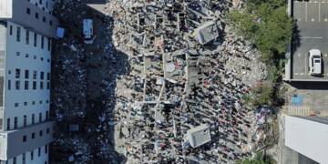 Colombia searches for 2,700 missing as quake toll passes 130