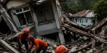 Indonesia Earthquake: Flores Death Toll Rises to 38 as Rescuers Dig Through Rubble