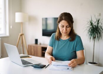 How to Budget Effectively With a Semi-Monthly Pay Schedule